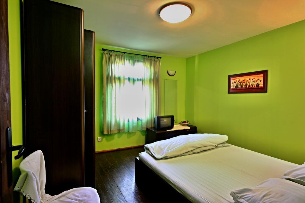 Private 4Br-2Ba Guest House Dryanovo With Pool And Free Parking Екстер'єр фото